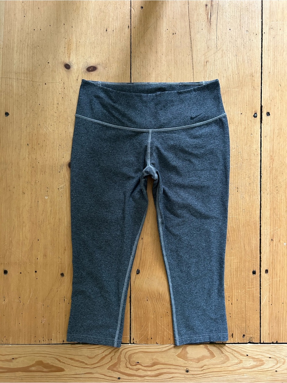Y2K Nike Gray Capri Leggings